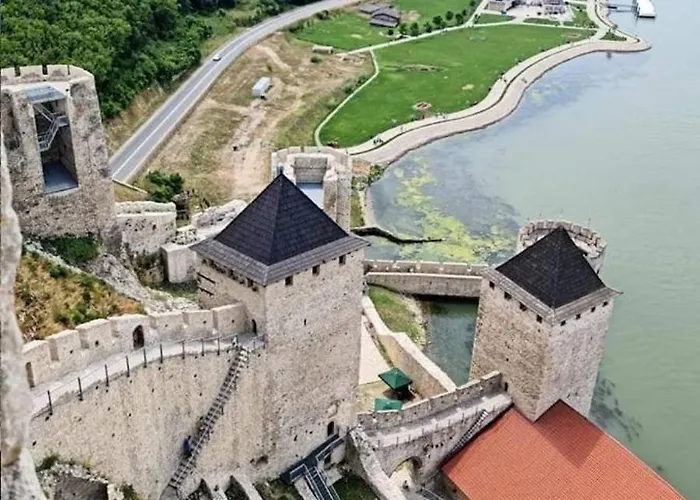 Mali Raj Dom wakacyjny Golubac